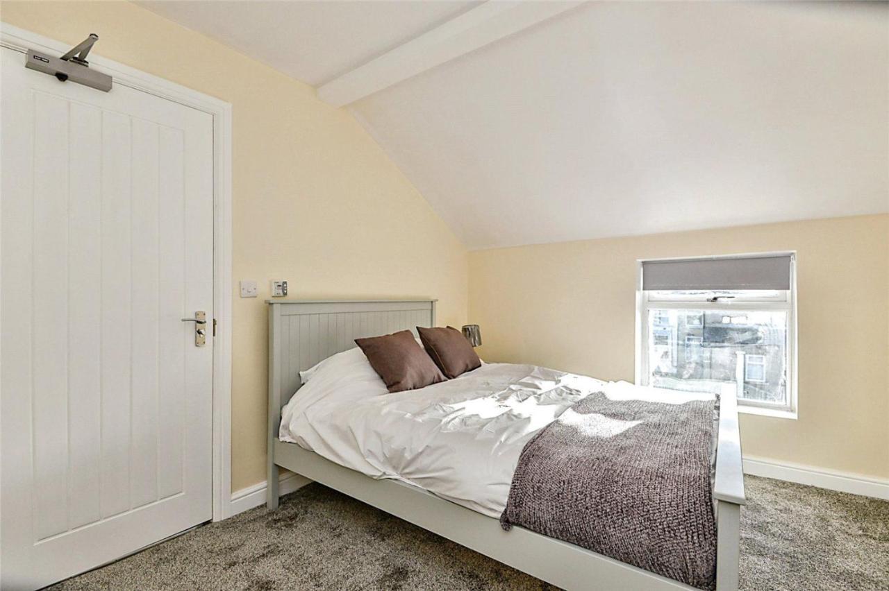 Beautiful Townhouse In Morecambe Exterior photo